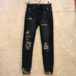 AMERICAN EAGLE ripped jeggings